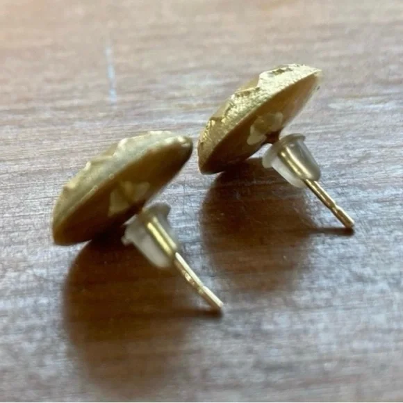 14k yellow gold stud earrings - Picture 3 of 6